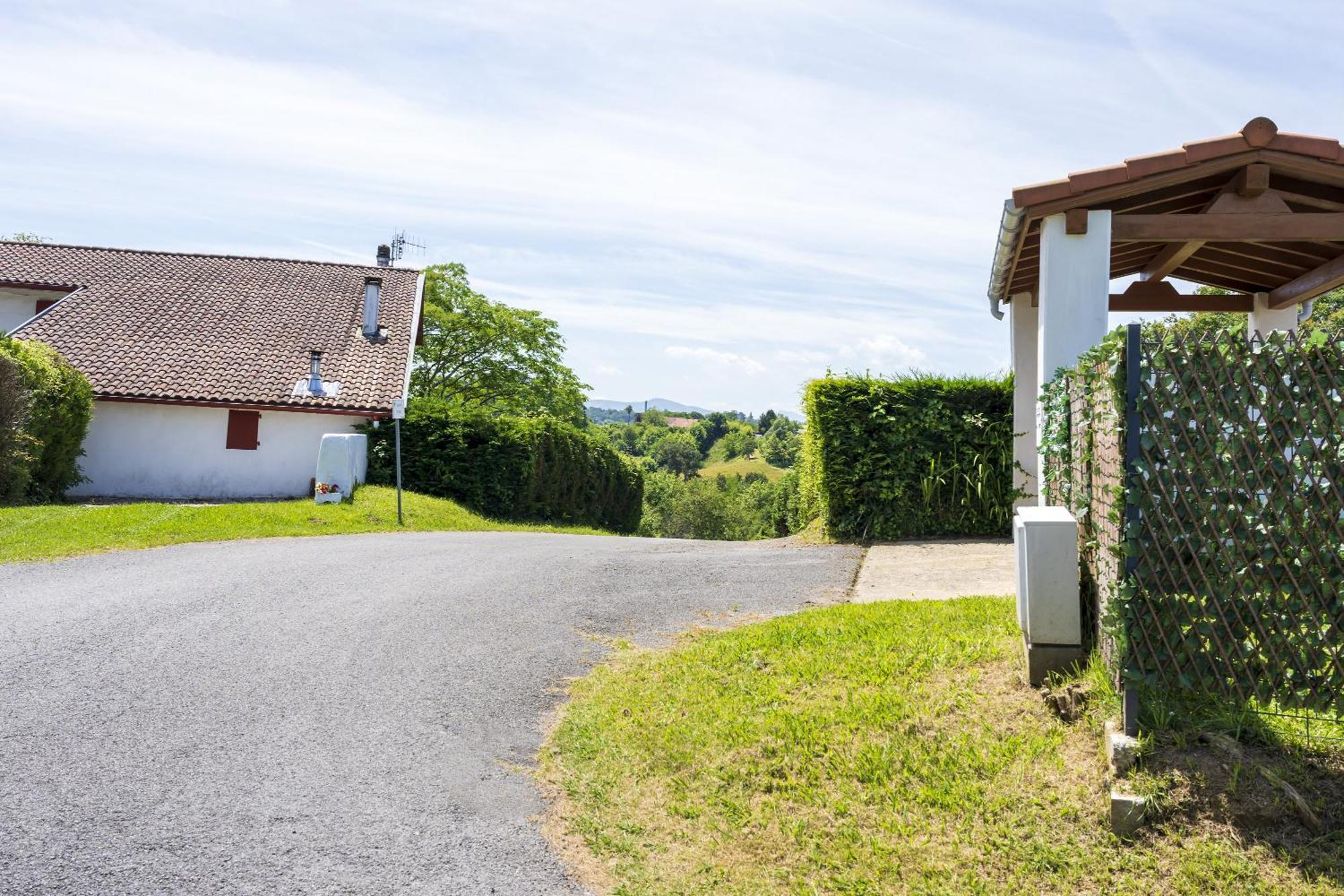 Appartement Dans Maison Urcuit Exteriér fotografie